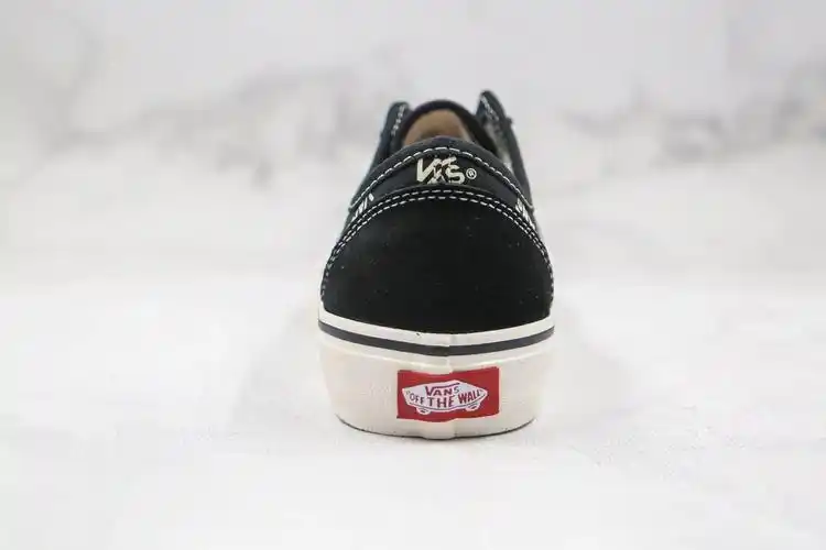 万斯vansstyle36ceconsf公司级版本半月包头小头杀人鲸logo印花黑白色