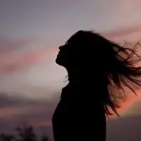 抬头望天的女生头像图片唯美好看抬头望天女头像