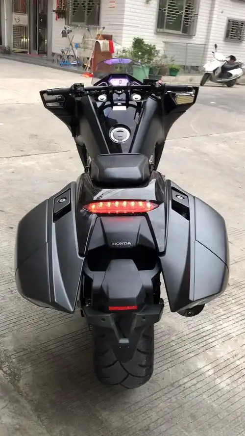 科幻跨界摩托_本田蝙蝠侠nm4自动挡-度小视