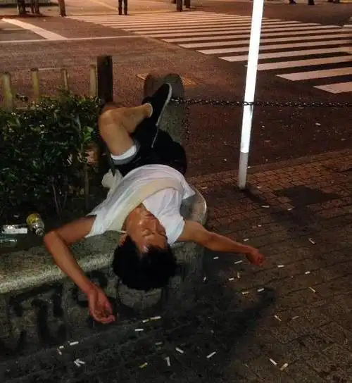 看看这些醉酒后的照片这姿势真是美得不像话