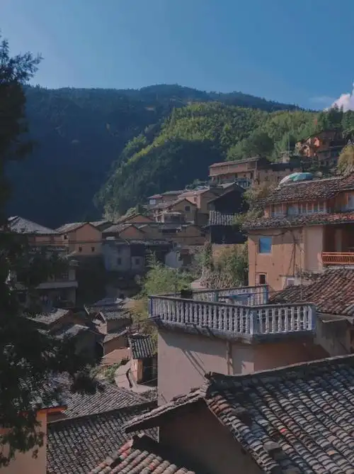 **平田村**在此处静心阅读,俯瞰群山,尽享远离喧嚣的宁静时光,同时