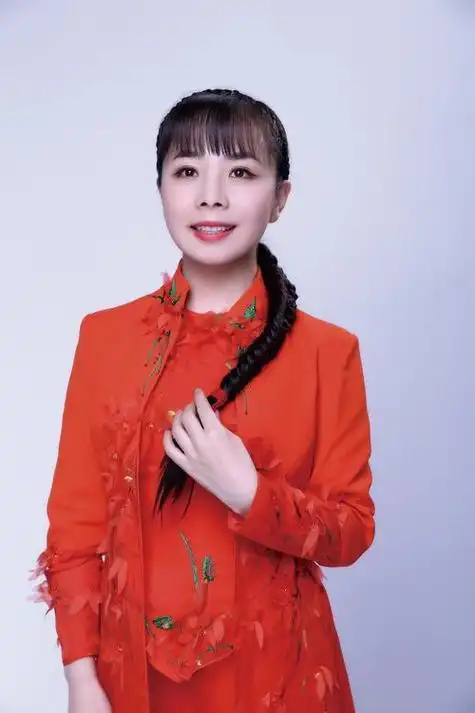 草根歌手王二妮身份竟被曝光隐瞒观众十几年竟然一直在伪装