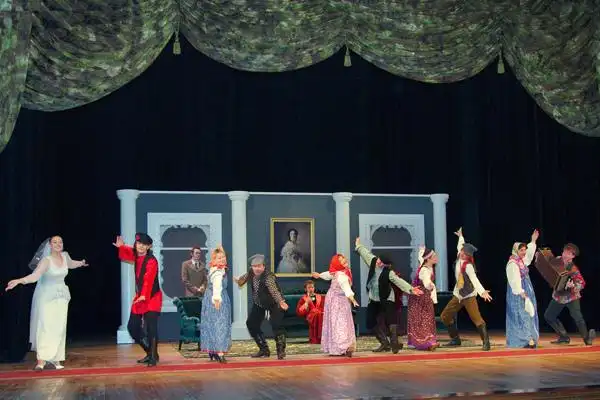 《婚事》作者:果戈里 《婚事》是作者颇有特色的戏剧作品,作品通过一