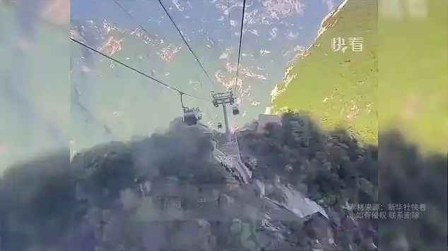 男子拍摄华山缆车第一视角,直接吓退恐高人员_网易视频