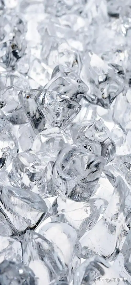 请问有没有那种看起来很寒冷的壁纸,比如冰块,冰晶,雪花,冰山之类的?