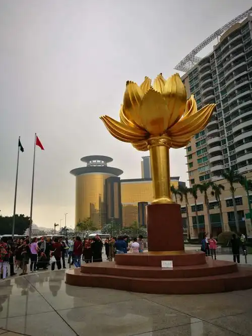 紫金花广场是澳门市区举行回归仪式的地方,现在是澳门人最重要的