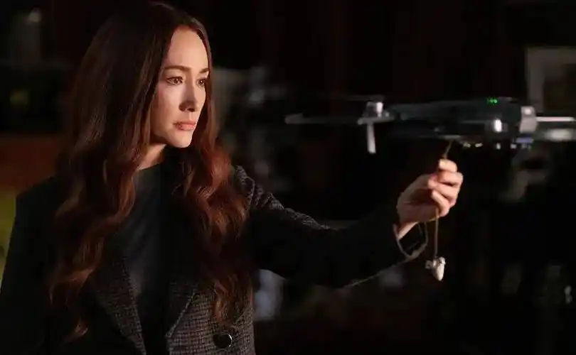 在目前的预告中,我们可以看到李美琪在片中大多以黑色皮衣的女高手