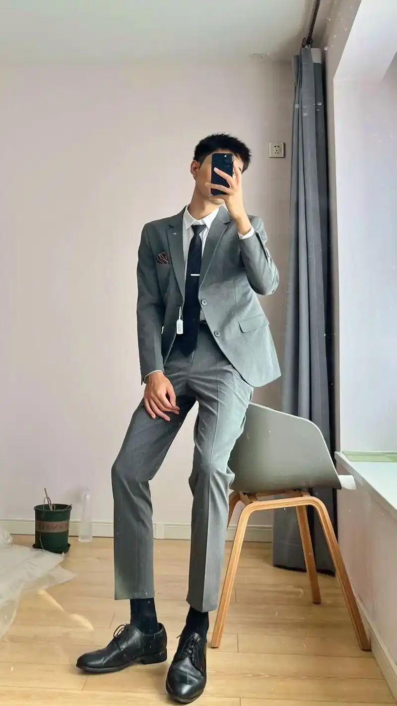 图文伙伴计划#西装#对镜拍#大长腿 - 抖音