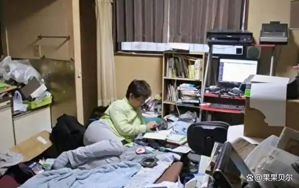 本科毕业成家里蹲:家长无奈感叹,上大学是否值得?