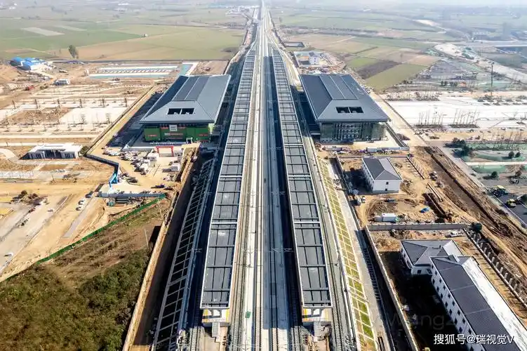 郑济高铁滑县浚县站:站房一样大,哪个站前广场大?哪个建设进度快?_县