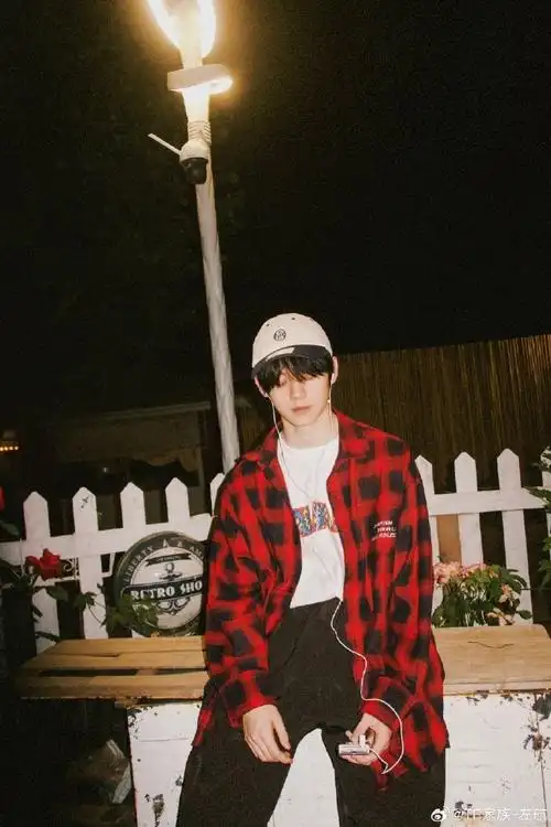 左航成年了##左航18岁了#  少年,按时长大,十八岁成年! 新的起点!