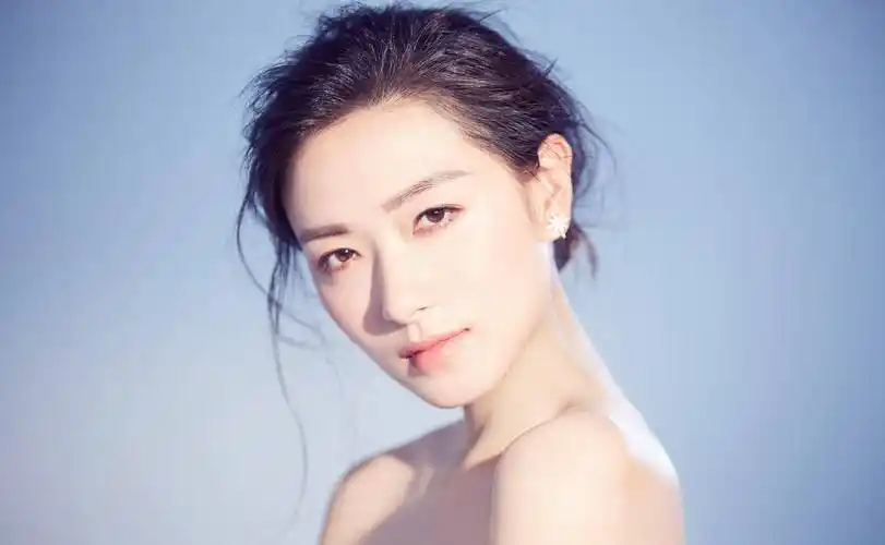 演员万茜演绎多种风格,优雅迷人,完美诠释多重魅力_角色_演技_郑秋冬