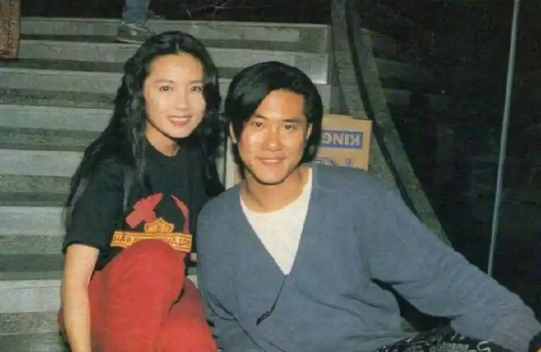 和李丽珍2次合作,1次虐恋1次情色,他婚后生子,交给母亲养育_邵仲衡