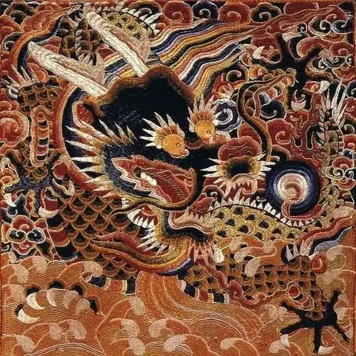 衮服·明1958年出土的万历皇帝的"缂丝十二章衮服"就以龙纹为主体纹样