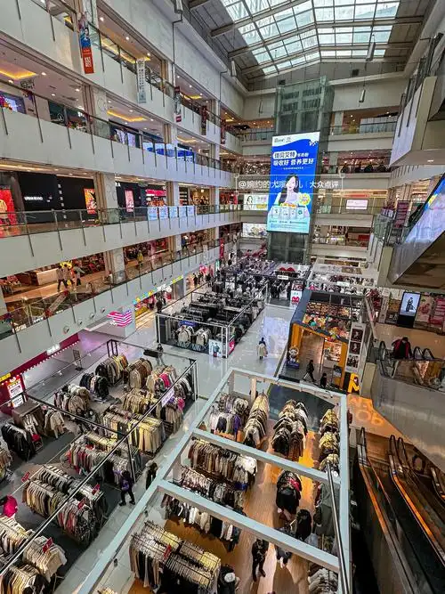 年底了,逛商场就要买买买买起来!