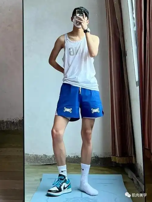 187大长腿体育生怎么都爱自拍么_网易订阅