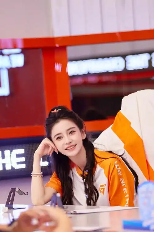 angelababy粉色星星发饰##angelababy高马尾编发