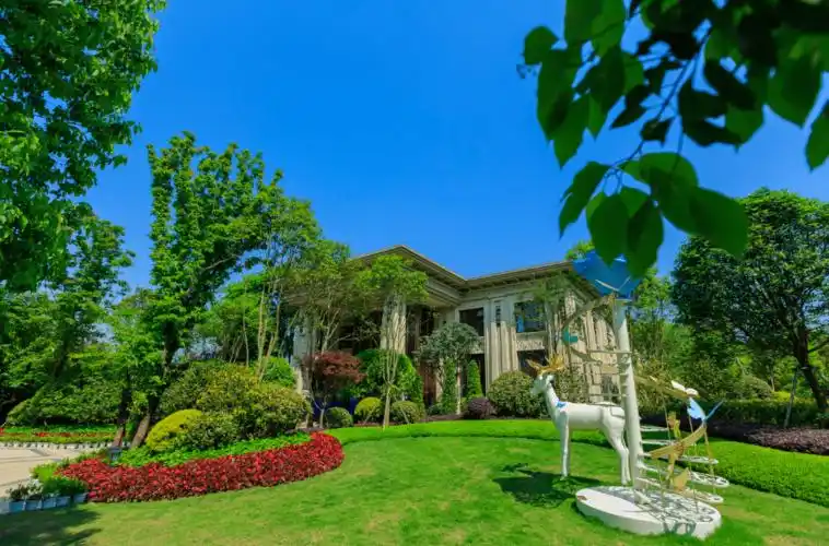 恒大麓山湖实景图夏至已至,"地摊经济"的热度随着气温骤然而升,错过"
