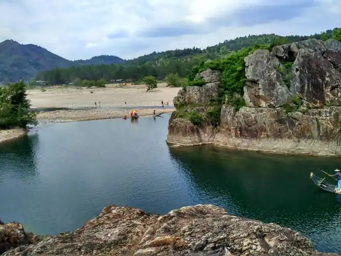 七绝·楠溪江狮子岩