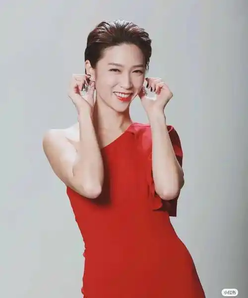 蒋祖曼晒出自我最新新年照-这是属于自我的一份气质和风格_网友_小