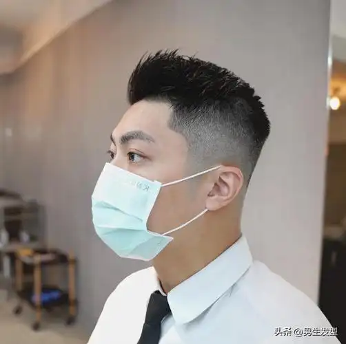 男人过了40岁别剪"幼稚"发型,这六款发型成熟帅气,值得尝试