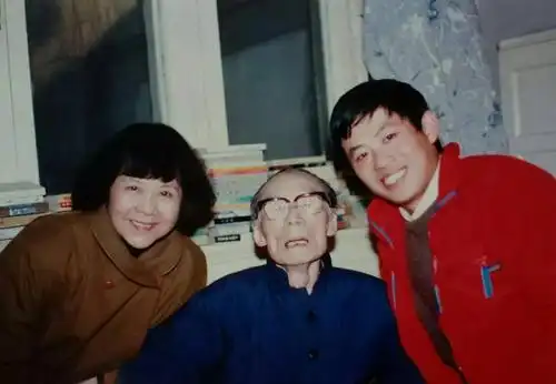 记二流堂的阿姨们斑驳的回忆写下绕梁的余音