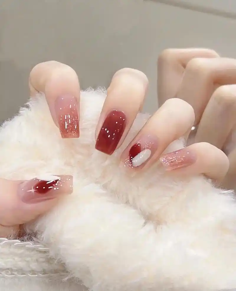 水润冰透美甲 简约温柔显白爱心手工穿戴甲.