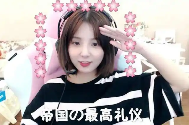 lol:小米粥为人气另寻出路,带眼镜走成熟路线,网友:有内味了