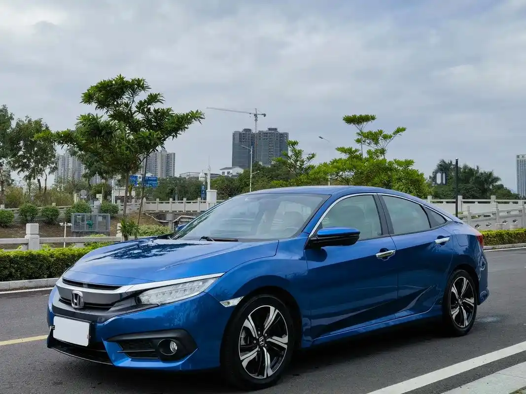 本田思域220turbo尊贵版