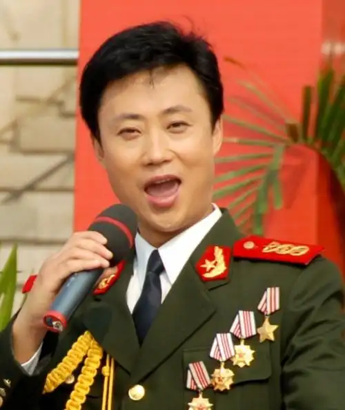 回顾耿为华被小14岁娇妻倒追离婚时和女儿抱头痛哭