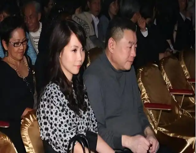 主要是因为港姐李嘉欣的原因,但除此之外,刘銮雄还与蔡少芬,关之琳