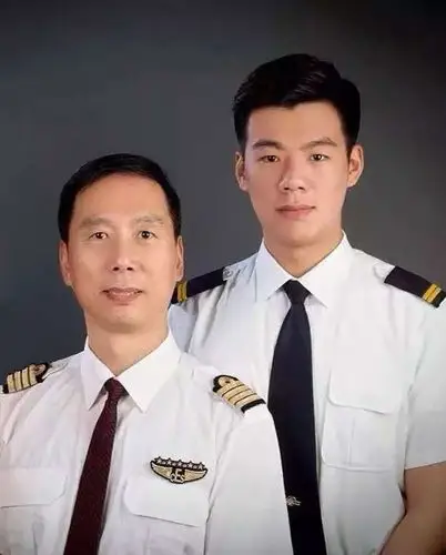 东航父子飞行员春运心声万家团圆是我们的心愿