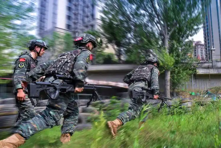 武警河北总队秦皇岛支队组织特战队员开展强化_秦皇岛开锁换锁公司