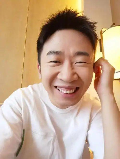 angelababy遭爆「独宠16岁tnt偶像」|杨颖|黄晓明|杨迪|绯闻_网易订阅