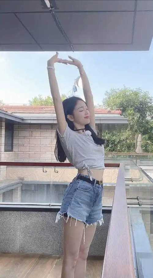 原创吴宣仪也太美了波点短裙礼服大秀神仙身材妥妥的女团全能担当