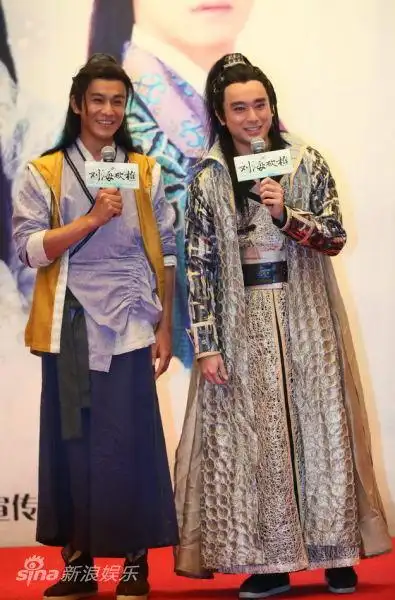乔振宇和tae新浪娱乐讯 8月28日,电视剧《刘海砍樵》在京举行开机发布