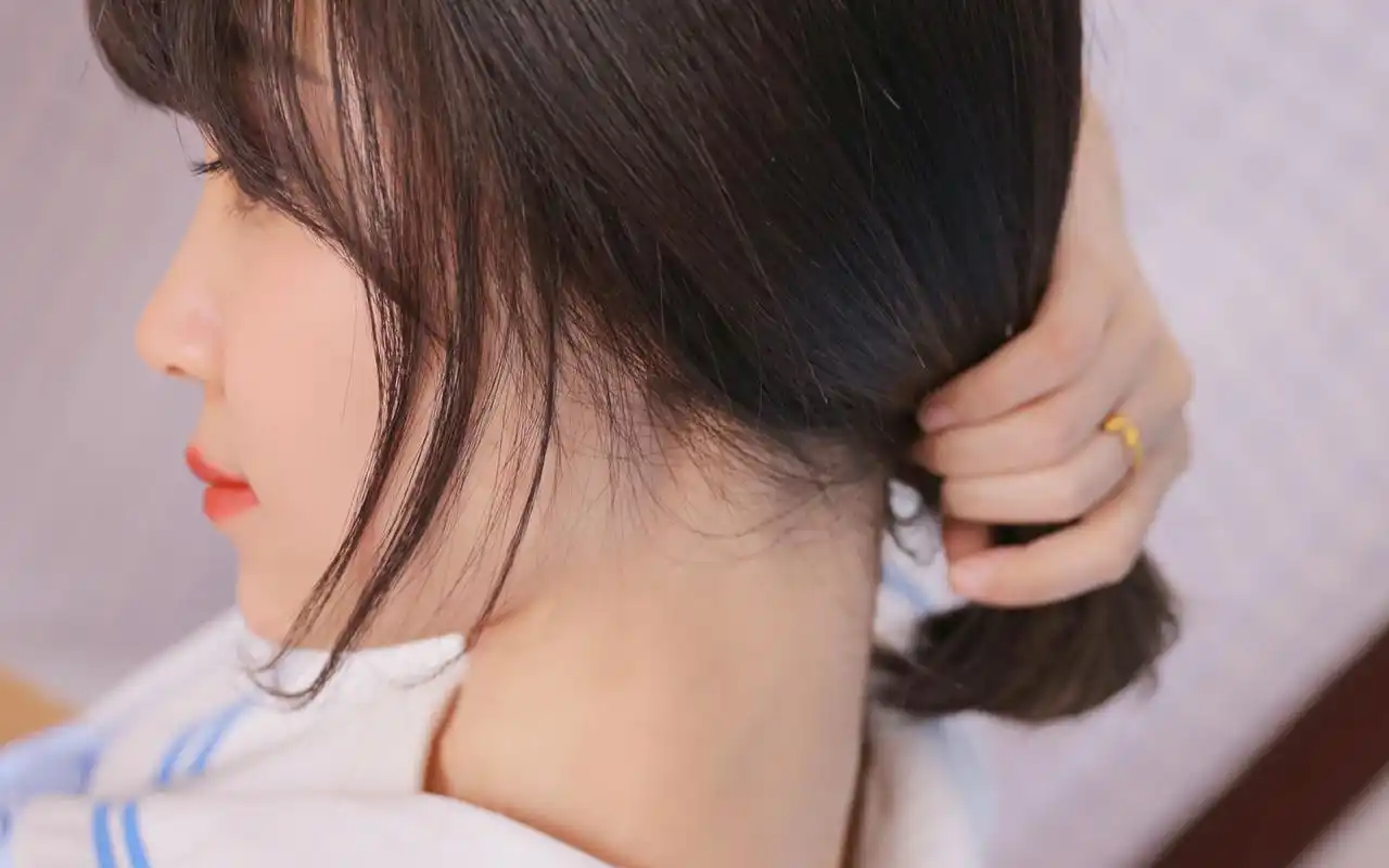 蓝色制服美女性感写真高清电脑桌面壁纸