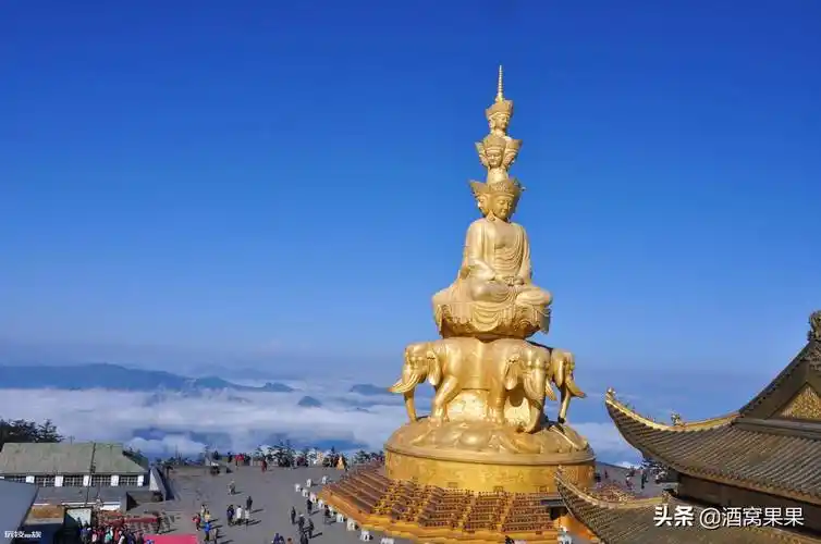 峨眉山的日出,云海,佛光,圣灯四大奇观名扬海外,就连峨眉山的猴子都火