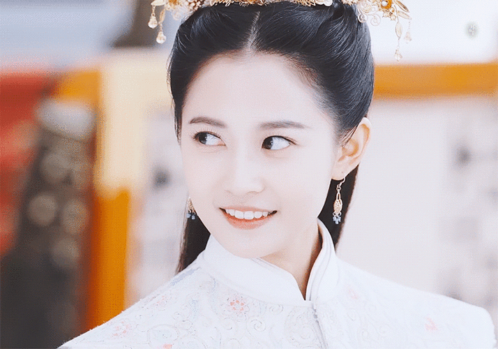 彼时的陈钰琪不过还只是一个新人,却在《锦绣未央》中有了"亮眼"的