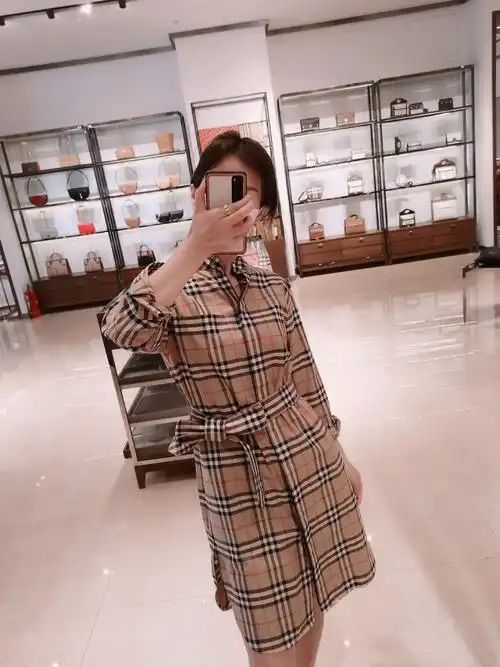 burberry经典格纹连衣裙