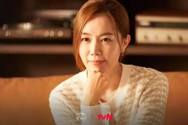 李宝英特别全新出演周末剧 剧照公开状态超好 延续以往温婉气质_作品