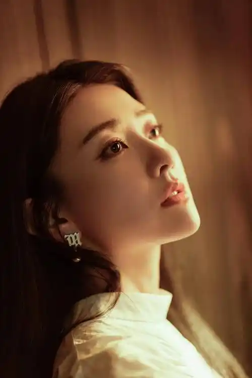 女星梁洁写真合集:甜美靓丽,秀丽可人