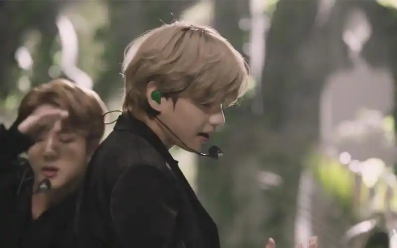 金泰亨blackswan金泰亨cut舞台混剪黑天鹅一周年