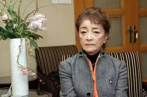 倍赏千惠子(日本)