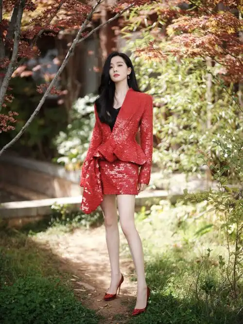 刘诗诗复古蕾丝穿搭