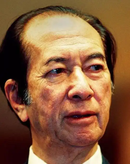 听说赌王何鸿燊天生富贵帝王相