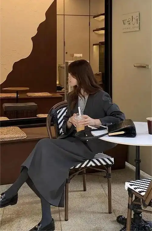 cr:mumu 是木木西装   裙子的搭配方式,不可缺少的就是韩系穿搭,往往