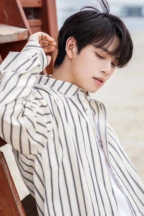 回应: 海丝在吗?求点 吴海 的漂亮照片和动图