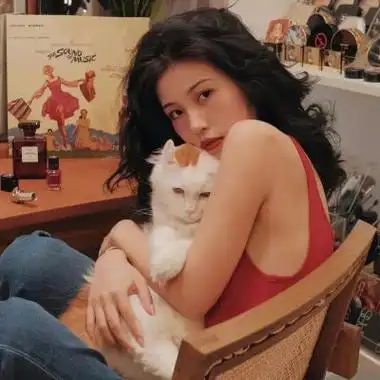 最近抖音上很火的又纯又欲的女头像