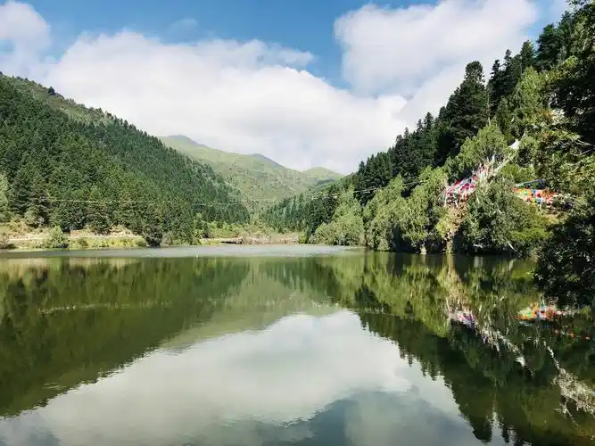 甘南藏族自治州夏河县甘加乡白石崖